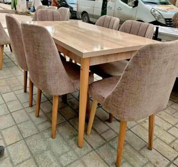 Table à manger élégante