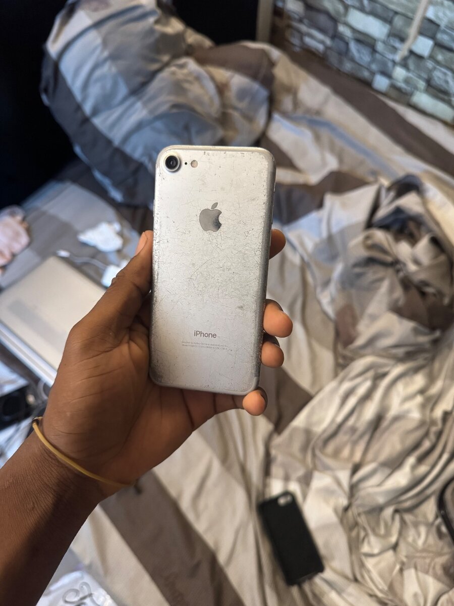 iPhone d'occasion argenté