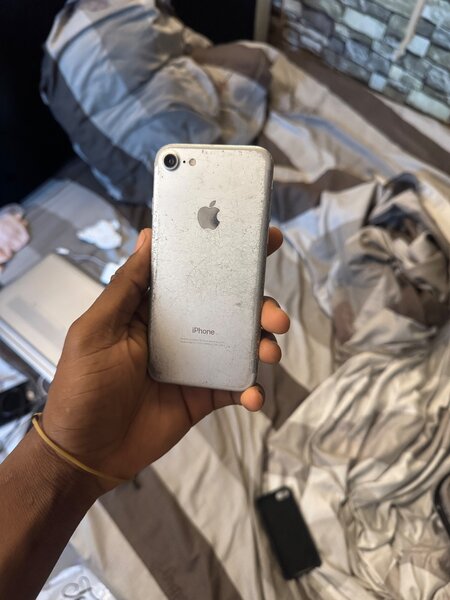 iPhone d'occasion argenté