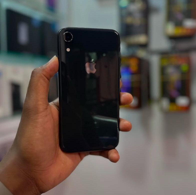 Clean IPhone XR