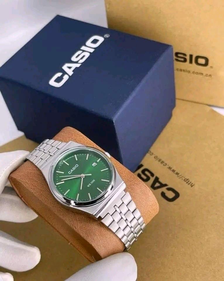 Montre Casio Élegante en Acier