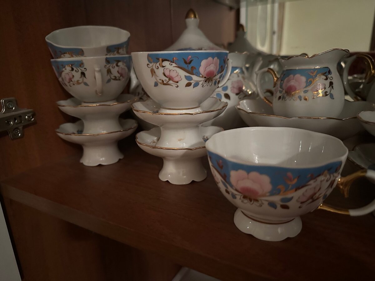 Сервиз «дворянский», костяной фарфор, на 12 персон, 75 прдм