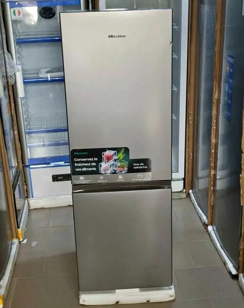 Réfrigérateur double porte moderne