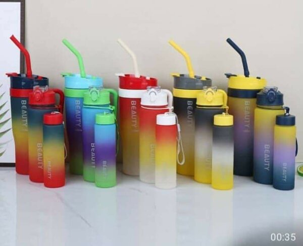 Bouteille d'eau arc-en-ciel