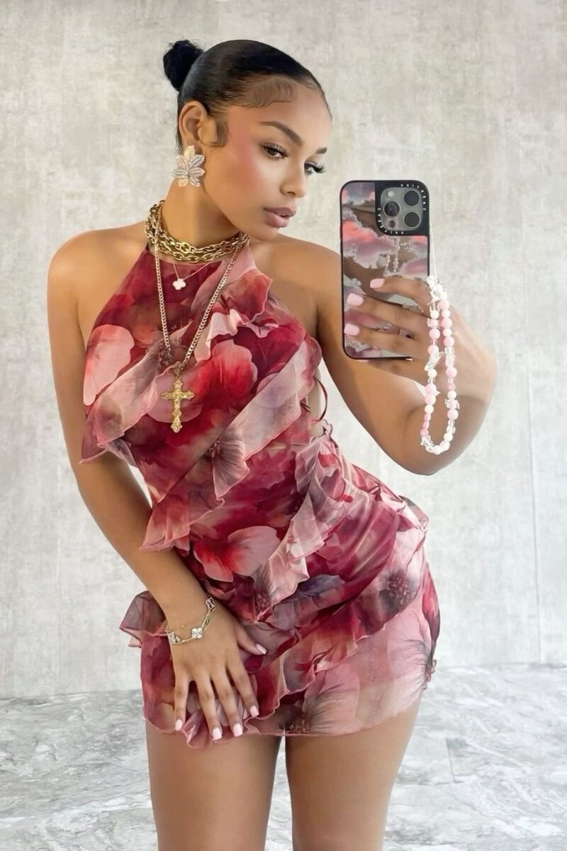 Robe de cocktail fleurie glamour