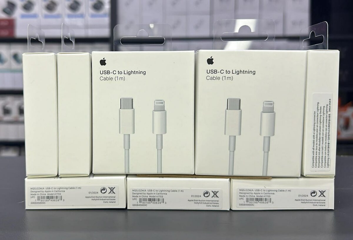 *USB-C to Lightning cable (1m