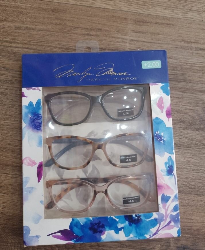 Stylish Reading Glasses Set