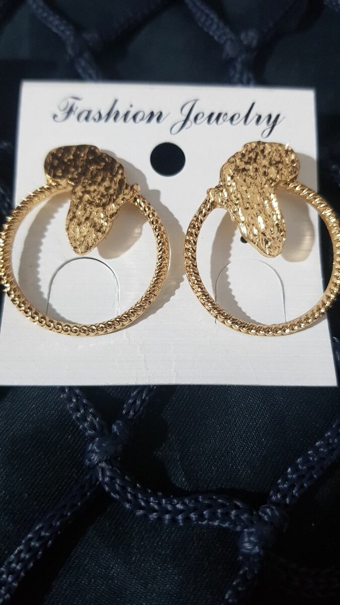 Boucles d'oreilles dorées élégantes