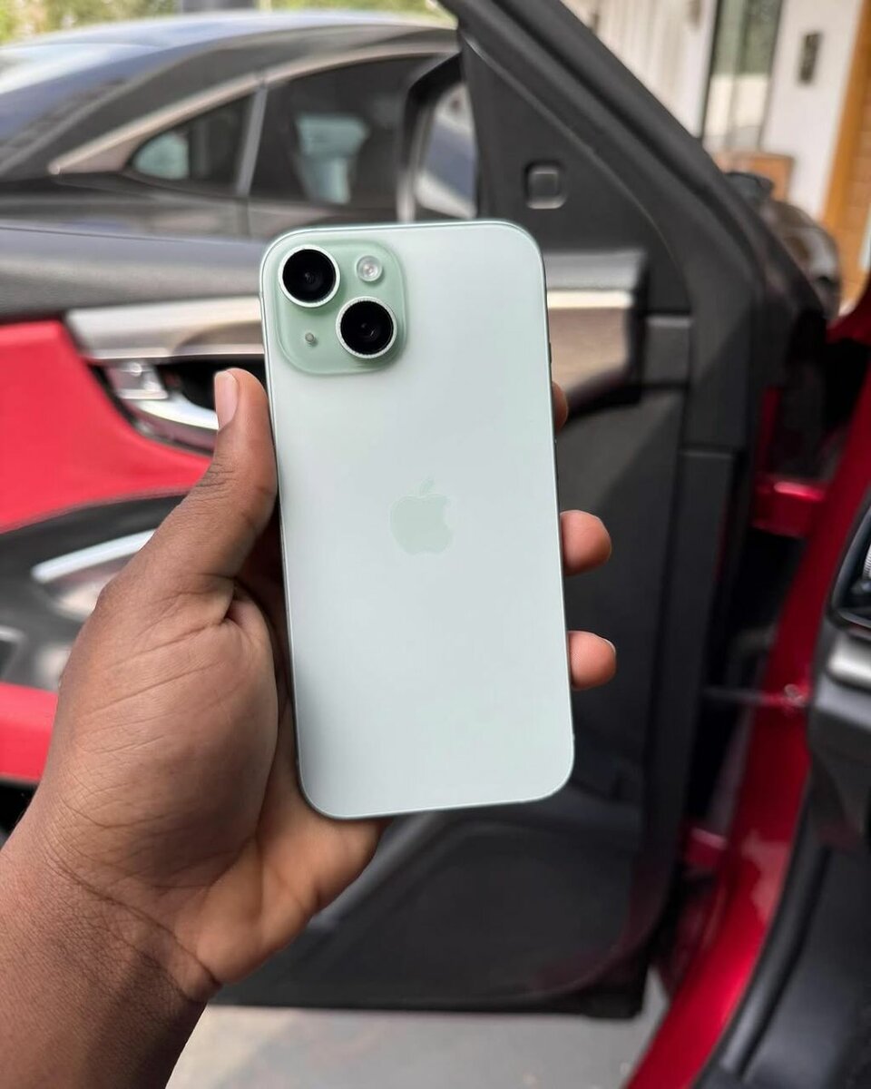 Preowned Locked iPhone 15 128Gb E-Sim