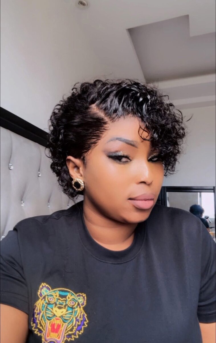 Perruque Bob Courte en Dentelle