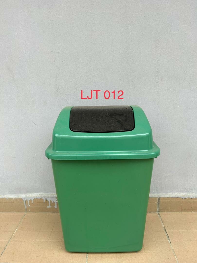 Poubelle extérieure en plastique