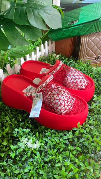 Sandales rouges élégantes