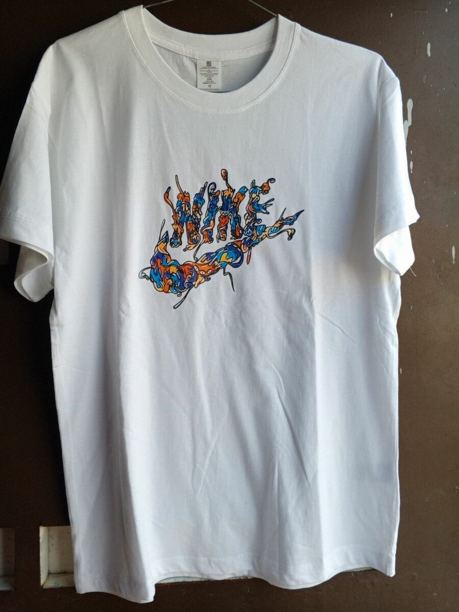 T-shirt graphique tendance