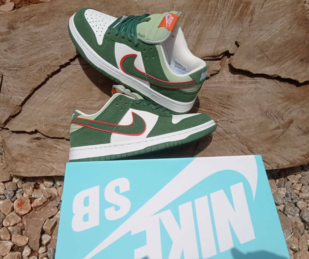 Chaussure NIKE SB DUNK vert