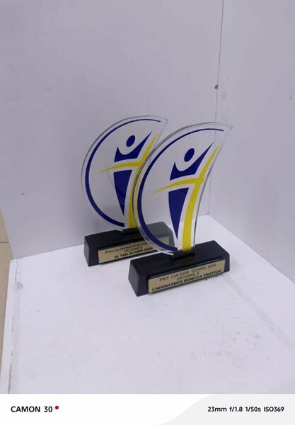 TROPHÉE EN PLEXIGLAS
