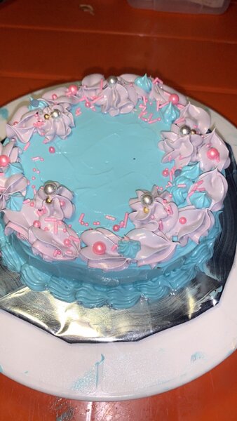 Gâteau bleu et rose élégant
