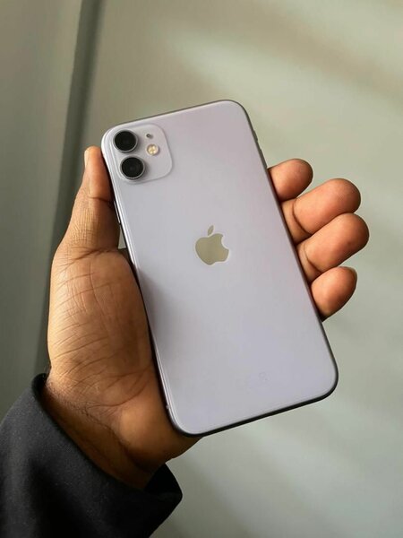 11 64gb unlocked 77% bh ¢2,800