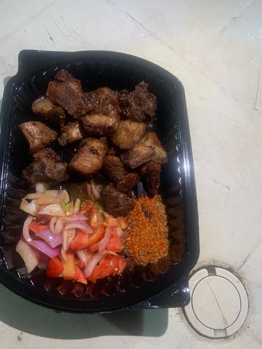 Assiette de porc épicé