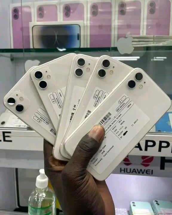 iPhone 11 - Blanc et Jaune