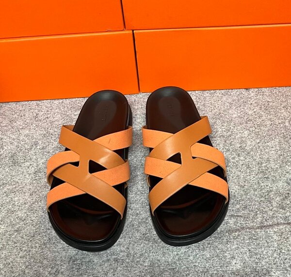 Sandales en cuir croisé