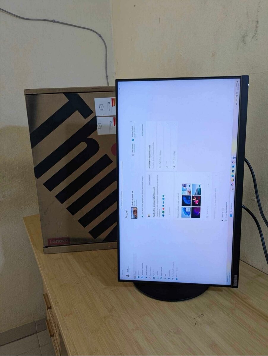 Écran Lenovo ThinkVision 24"