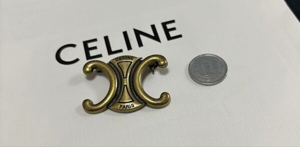 Broche élégante en strass