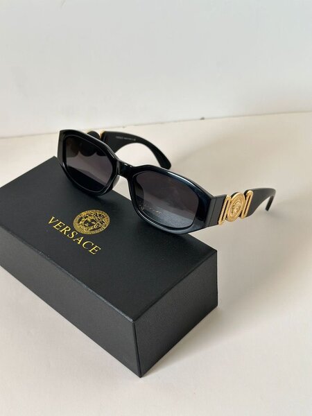 Lunettes de soleil Versace élégantes