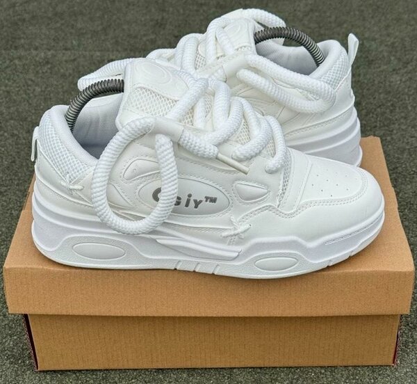 Baskets blanches élégantes