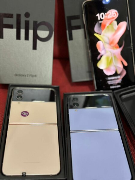 Galaxy Z Flip 4 5G 256gb in box 12 months warranty brand new