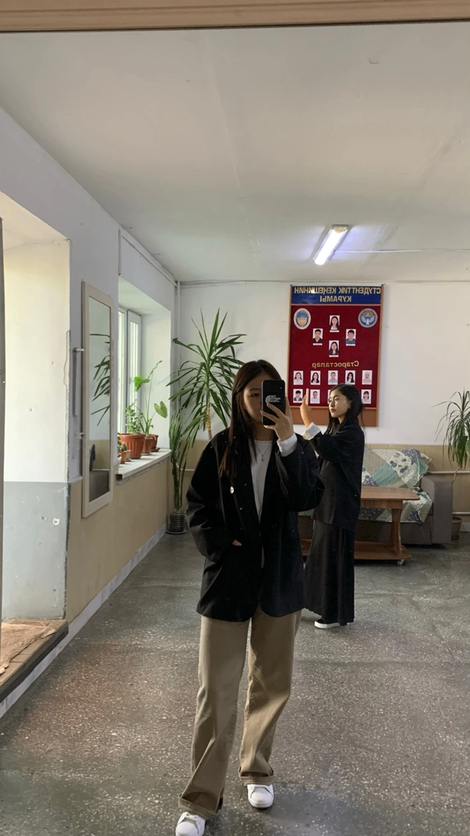 Штаны джинсовые носила 2раза состояние отличное