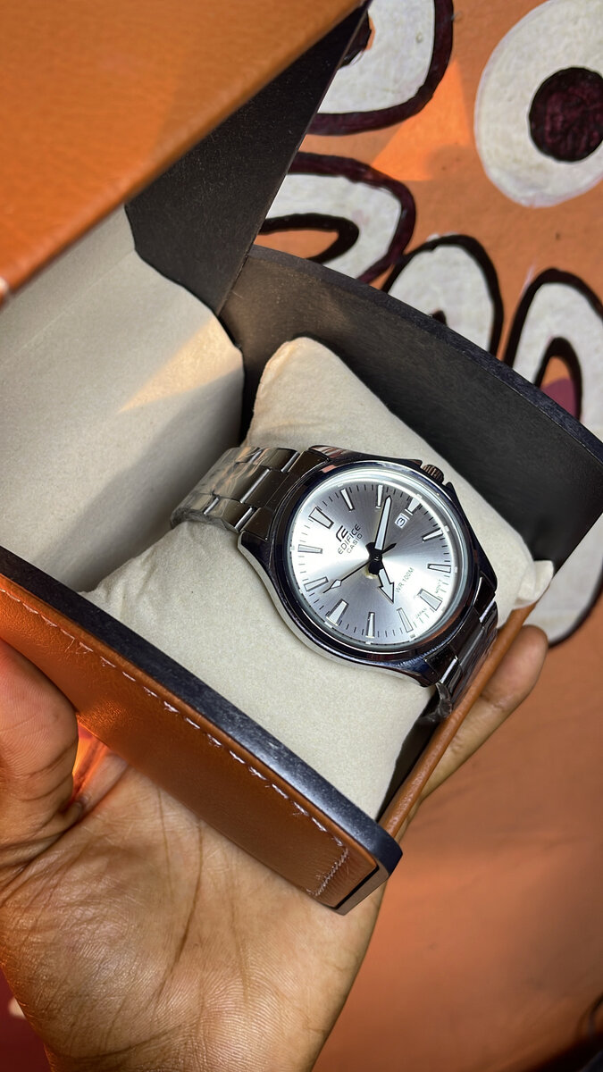 CASIO ÉDIFICE cadran blanc