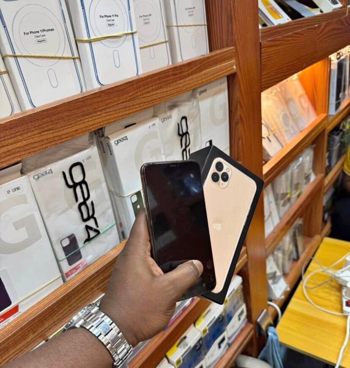 iPhone 11 Pro Max Gold