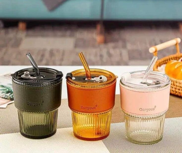 Gobelets en verre avec paille réutilisable