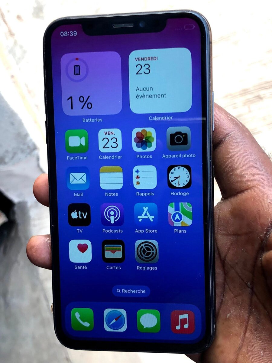 Apple iPhone X avec étui de protection