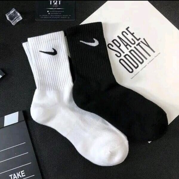 Chaussettes adidas et Nike
