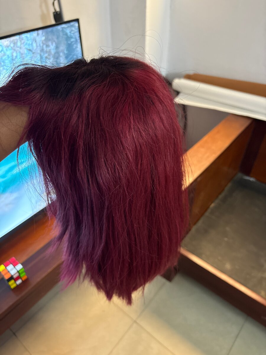 Perruque courte bordeaux