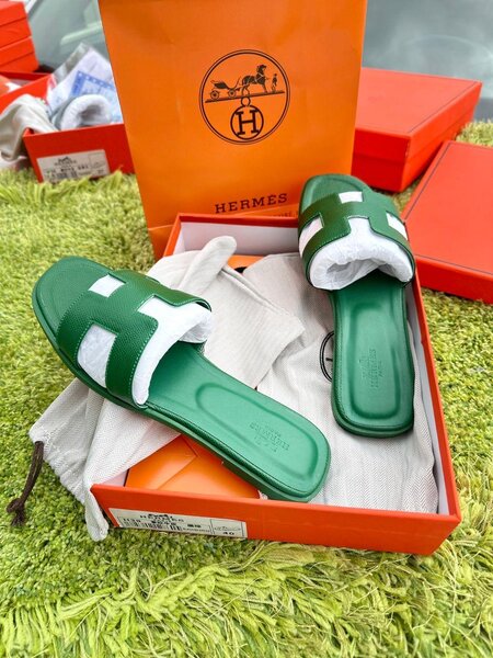 Sandales en cuir vert Hermès