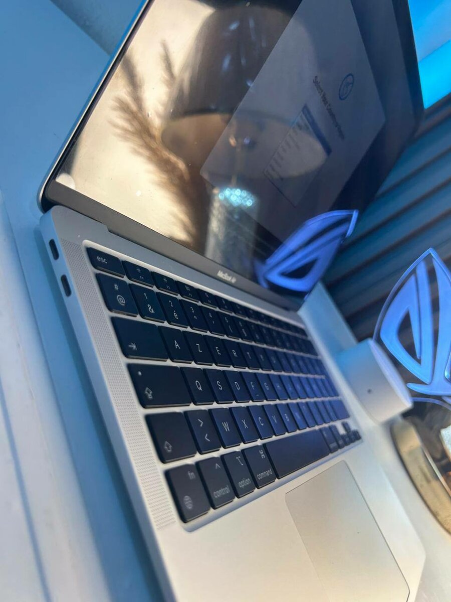 APPLE MACBOOK AIR M1  PROFESSIONNELS  ULTRA powerfull 2020