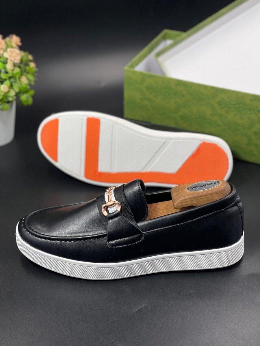 GUCCI BLACK AND WHITE