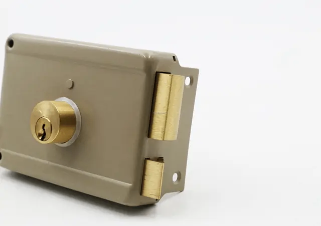 Serrure de porte robuste