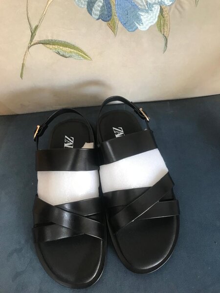 Sandales en cuir noir élégantes