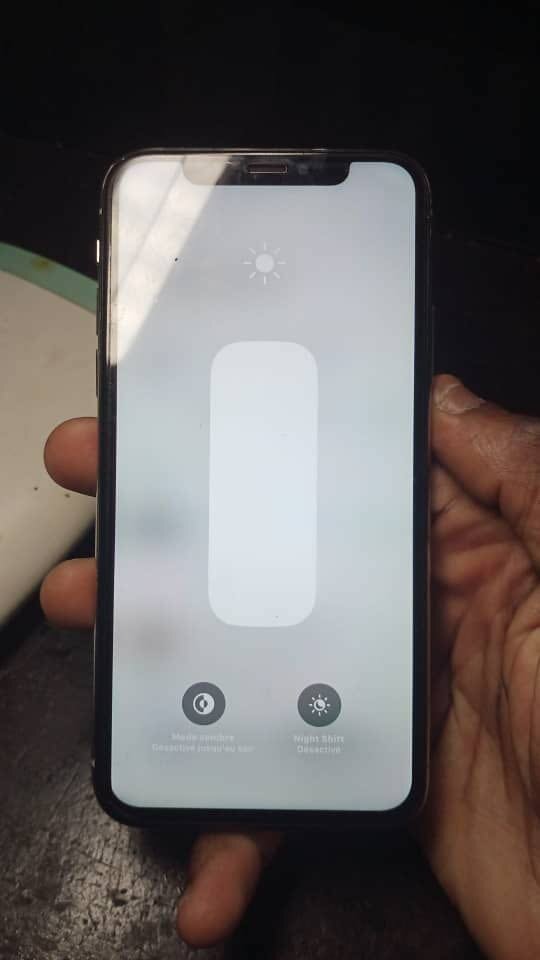 iPhone X 64giga casineuf arrière fissuré