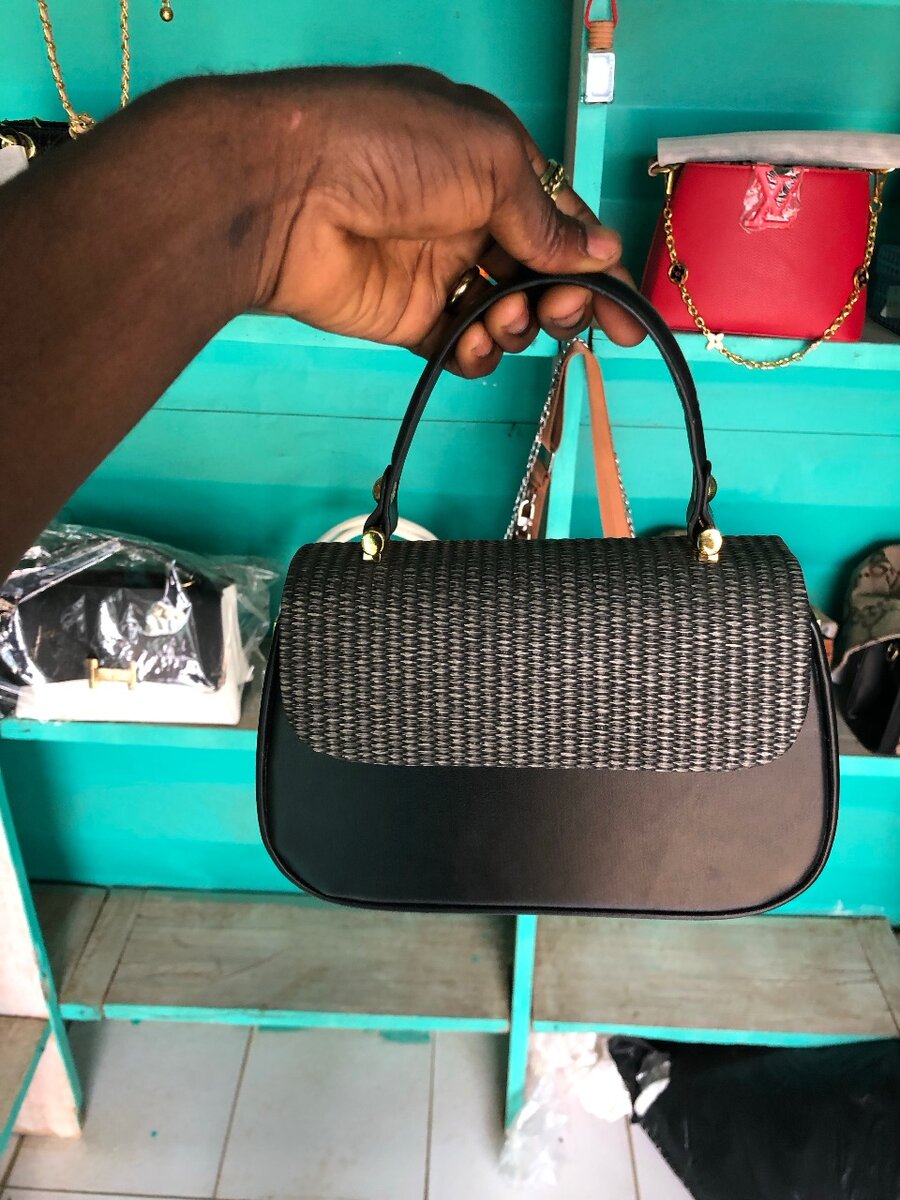 Sac à main élégant tressé