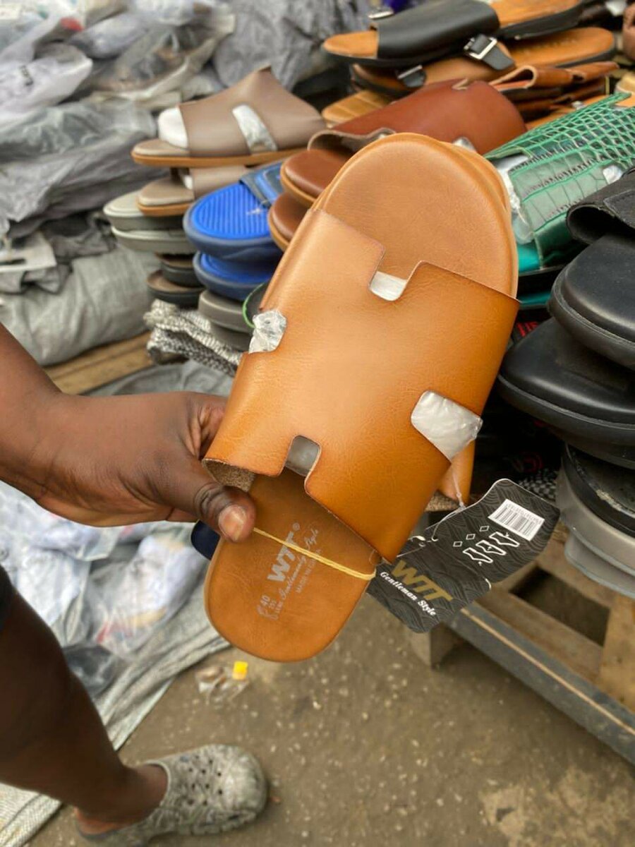 Sandales plates en cuir pour homme