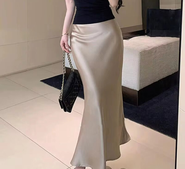 Jupe longue satinée élégante