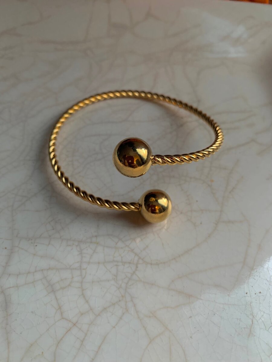 Ball pointed cuff bangle