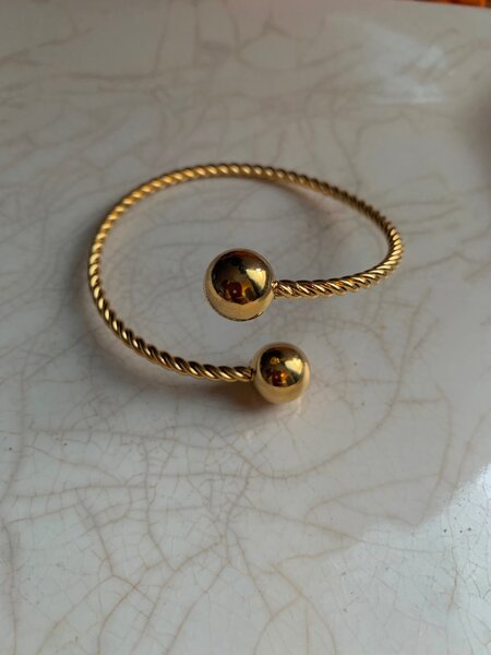 Ball pointed cuff bangle
