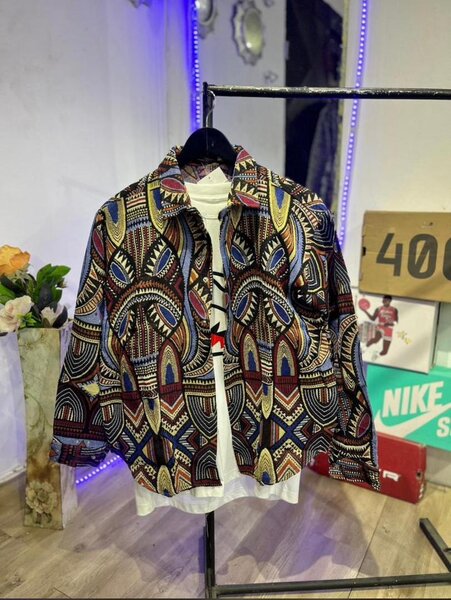 Chemise à motifs ethniques