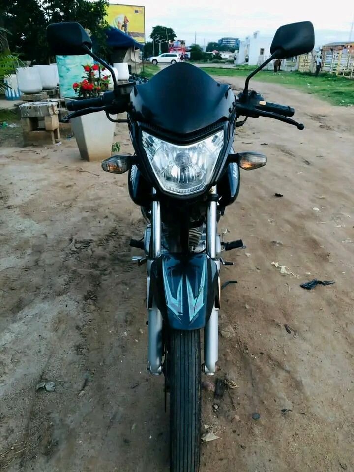 Moto sportive puissante