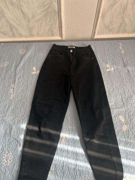 Черные джинсы
